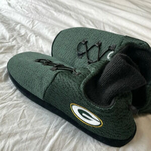 Green Bay Packers FOCO NWOT Men’s Green Embroidered Slippers Size Medium 9-10